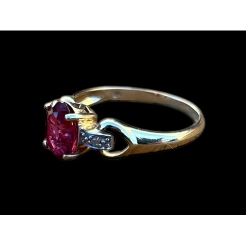 526 - A VERY NICE RUBY SET 9ct GOLD RING