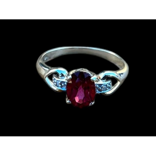 526 - A VERY NICE RUBY SET 9ct GOLD RING