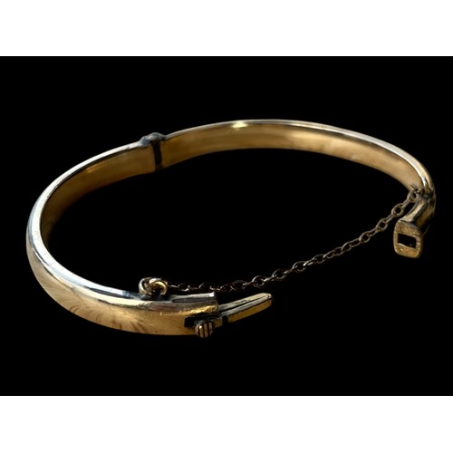 535 - AN ORNATE 9CT GOLD CHILDS BANGLE