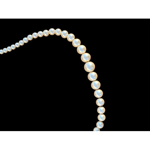 542 - A VERY NICE STRING OF NATURAL PEARLS