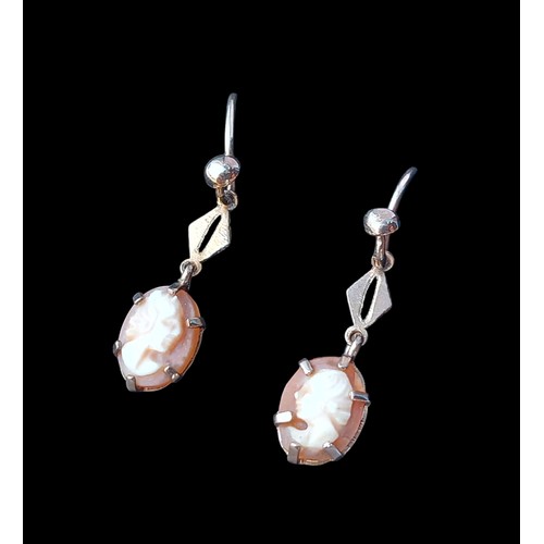 505 - A STUNNING PAIR OF 9ct GOLD CAMEO EARRINGS