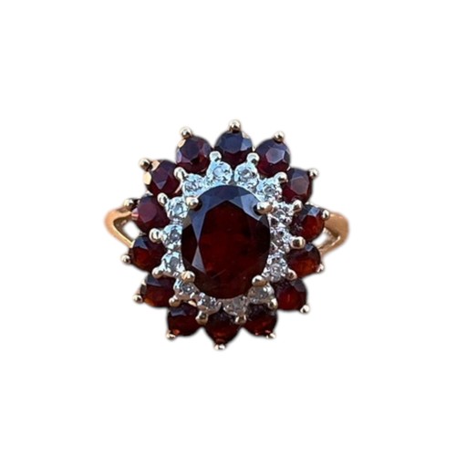 554 - A BEAUTIFUL 9ct GARNET AND DIAMOND CLUSTER RING