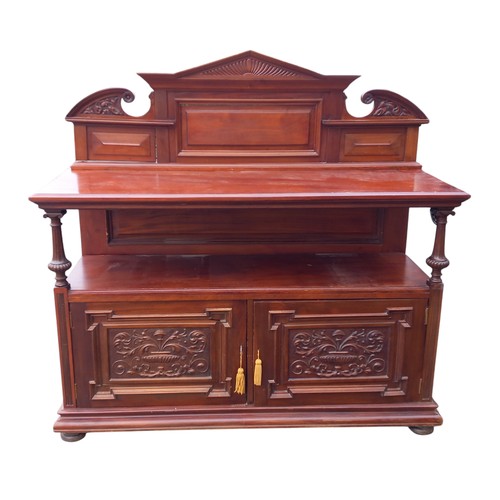 590 - A STUNING ANTIQUE MAHOGANY SIDEBOARD WITH UPPER SHELF