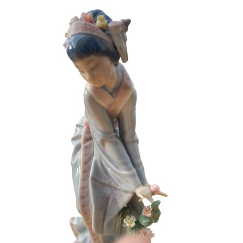 602 - A LLADRO ORIENTAL LADY