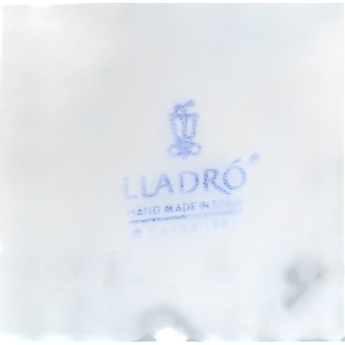 602 - A LLADRO ORIENTAL LADY