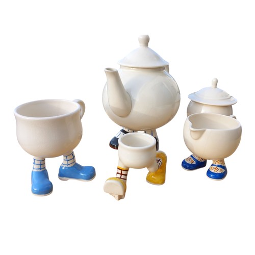 603 - A QUIRKY 5 PIECE SERVICE BY CARLTONWARE