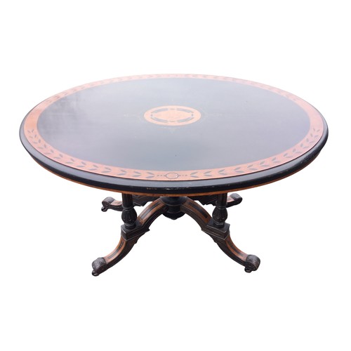 604 - A STUNNING QUALITY ANTIQUE EBONY & MAPLE CENTRE TABLE ON AN ORNATE QUAD BASE