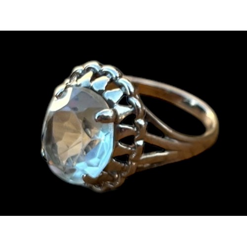 576 - AN ORNATE 10k CITREN SET RING