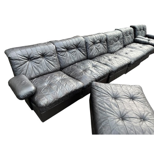 589 - A QUALITY MID CENTURY BLACK LEATHER SUITE CONSISTING OF A LARGE SOFA, ARMCHAIR, COFFEE TABLE & FOOTS... 