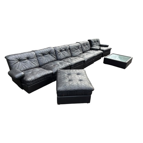 589 - A QUALITY MID CENTURY BLACK LEATHER SUITE CONSISTING OF A LARGE SOFA, ARMCHAIR, COFFEE TABLE & FOOTS... 