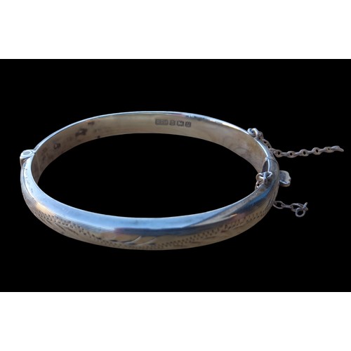 655 - A FULLY HALLMARKED BIRMINGHAM SILVER BRACELET