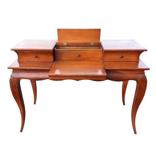 622 - A BEAUTIFUL WALNUT 3 DRAWER DESK IN FRENCH STYLE WITH LIFT LID COMPARTMENT