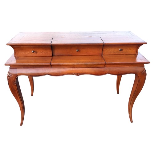 622 - A BEAUTIFUL WALNUT 3 DRAWER DESK IN FRENCH STYLE WITH LIFT LID COMPARTMENT