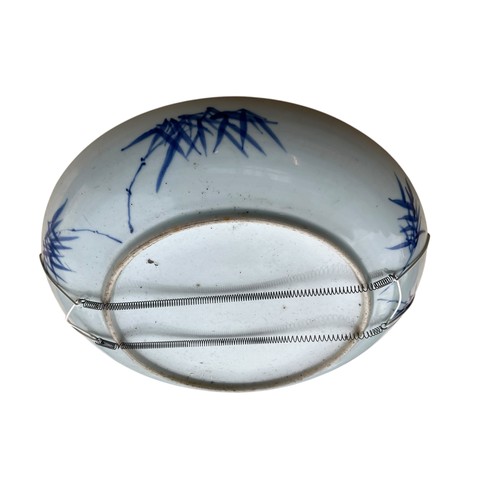 132 - LARGE BLUE AND WHITE ORIENTAL CHARGER 14.5