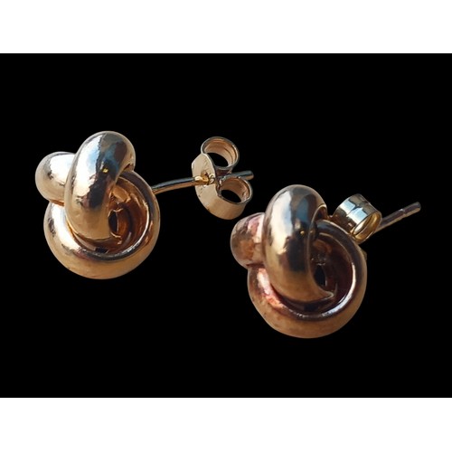 527A - A PAIR OF 9ct GOLD BALL KNOT EARRINGS 8mm