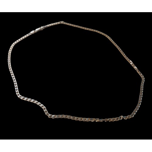 546 - AN ITALIAN 9ct GOLD FLAT LINK CHAIN 18