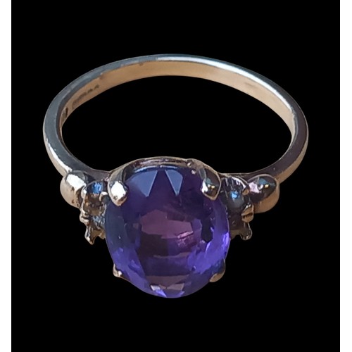 500 - A 9ct GOLD AMETHYST SET RING SIZE K/L 2.4grm