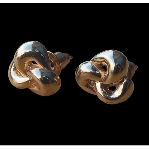 520 - A PAIR OF SOLID 9ct GOLD KNOT SHAPE EARRINGS 2.05grm