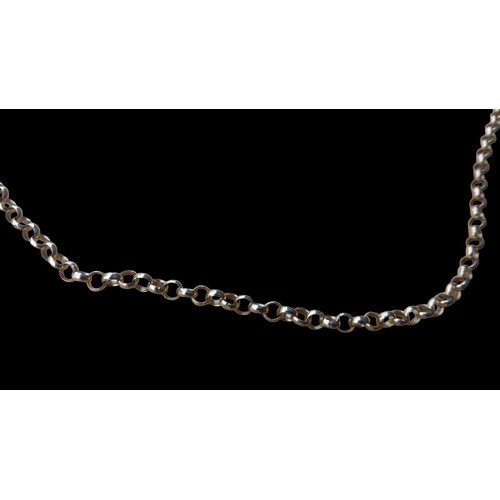 583 - A 9ct GOLD BELCHER LINK CHAIN 22