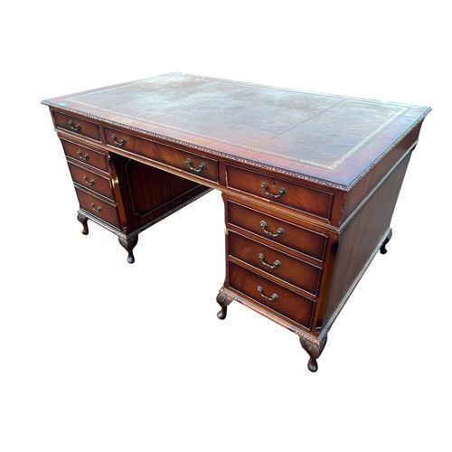 612A - A BEAUTIUFL LARGE TWIN PEDASTAL DESK ON A CARVED CAB LEG