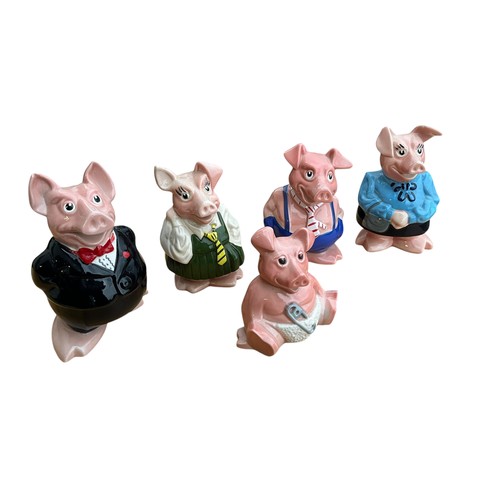 500A - A SET OF 5 NAT WEST PIGS BY WADE