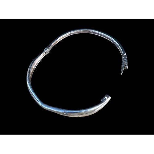 263A - A HEAVY GEM SET TWIST DESIGN BANGLE