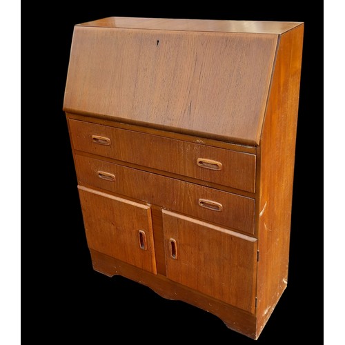 55 - 2 RETRO ITEM FURNITURE BUREAU & SIDEBOARD