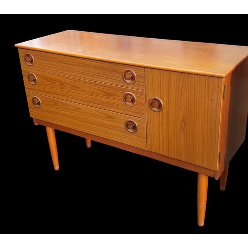 55 - 2 RETRO ITEM FURNITURE BUREAU & SIDEBOARD