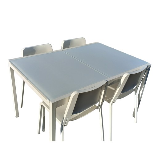 123 - AN IKEA WHITE GLASS EXTENDING TABLE AND 4 MATCHING CHAIRS