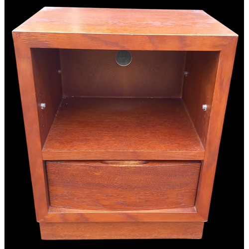 136 - A WALNUT SINGLE DRAWER LAMP TABLE