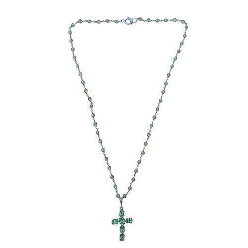 198 - A BEAUTIFUL SILVER & GREEN BEAD CHAIN WITH A SILVER CROSS SET WITH PERIDOT STYLE STONES