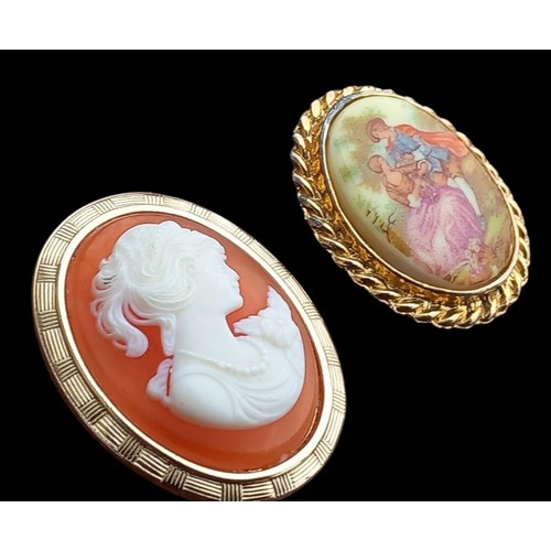 214 - A LOT OF 2 BROOCH 1 IS A CAMEO