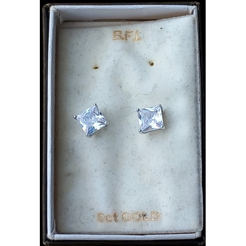 231 - A PAIR OF DESIGNER GEM SET SILVER EARRINGS