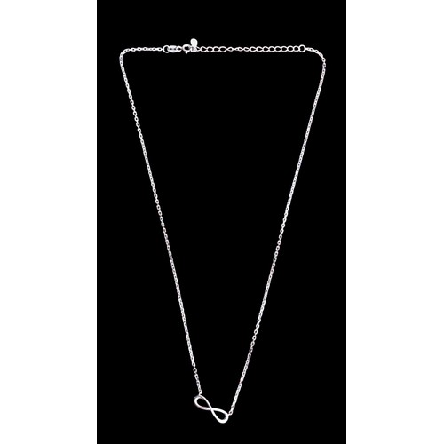 279 - A SILVER NECKLACE