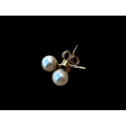 281 - 9ct GOLD PEARL SET EARRINGS