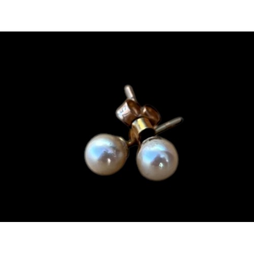 281 - 9ct GOLD PEARL SET EARRINGS