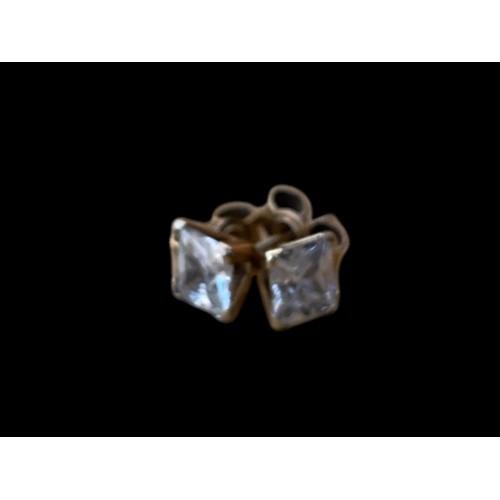 288 - A PAIR OF CRYSTAL SET 9ct GOLD EARRINGS