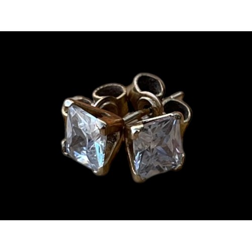 288 - A PAIR OF CRYSTAL SET 9ct GOLD EARRINGS