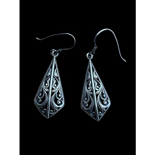 201 - A STUNNING PAIR LARGE KITE SHAPED OPENWORK EARRINGS