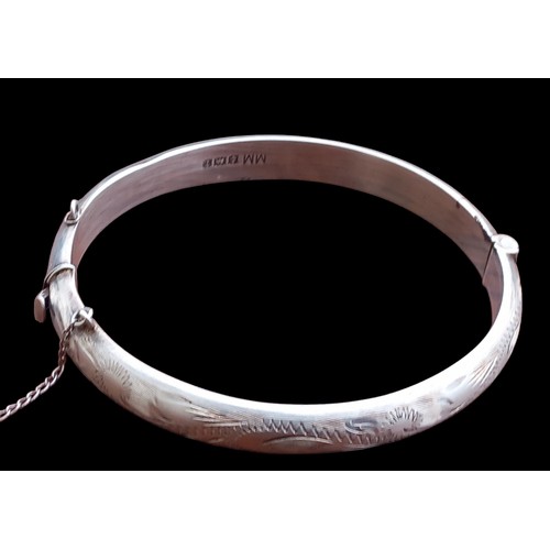 292 - A SILVER BANGLE