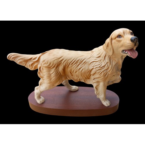 410 - 24X16cm UNMARKED ROYAL DOULTON GOLDEN RETRIEVER ON WOODEN  PLINTH