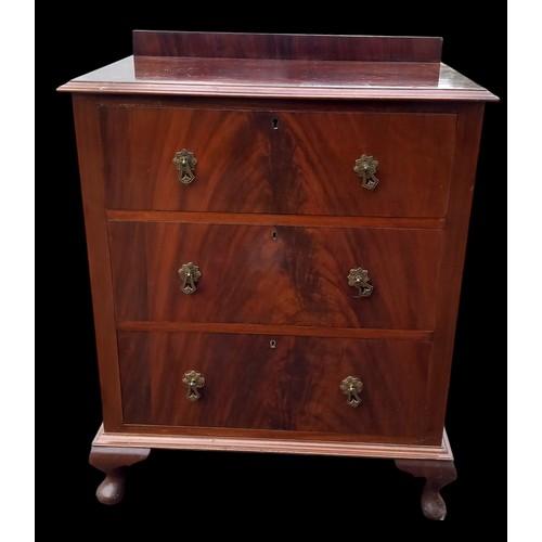 131 - A 1960'S FLAMED MAHOGANY 3 DRAWERED CHEST ON PAD FOOT 30x37x18