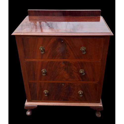 131 - A 1960'S FLAMED MAHOGANY 3 DRAWERED CHEST ON PAD FOOT 30x37x18