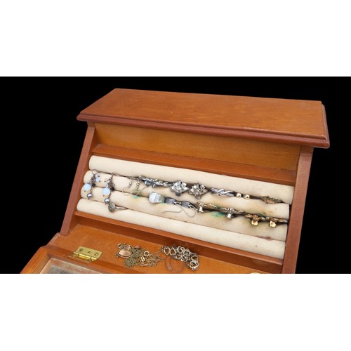 140 - A LARGE JEWELLERY BOX & CONTENTS