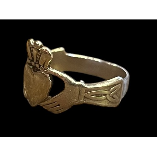 188 - A CELTIC SILVER CLADDAGH RING