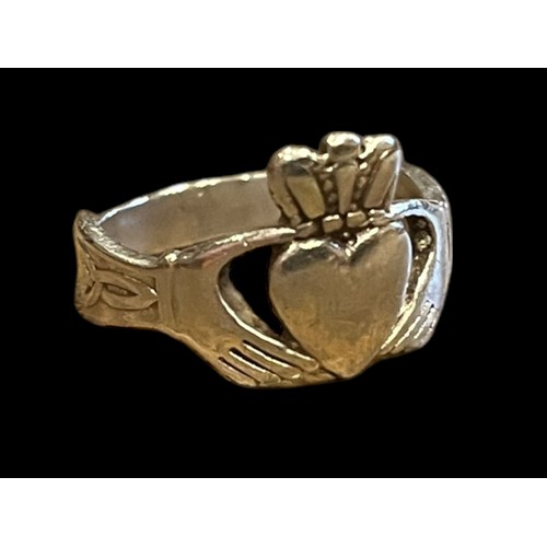 188 - A CELTIC SILVER CLADDAGH RING