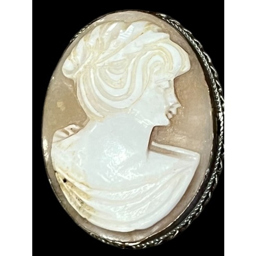 224 - A SMALL MOUNTED CAMEO BROOCH PENDANT WITH SCROLL EDGED DESIGN