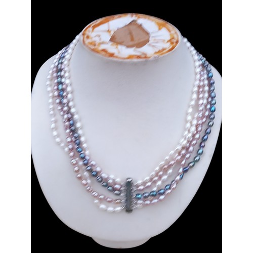 226 - A STUNNING QUALITY PEARL NECKLACE MADE UP WITH 5 STRANDS OF VARIOUS COLOURED NATURAL PEARLS WITH A S... 