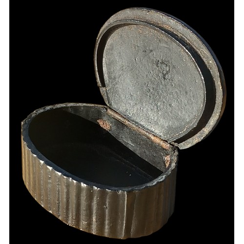 150 - AN ANTIQUE SNUFF BOX