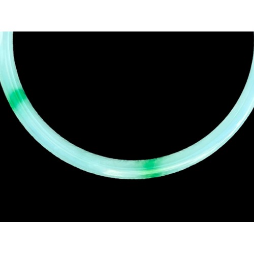 192 - A  GOOD GENUINE QUALITY JADE BANGLE